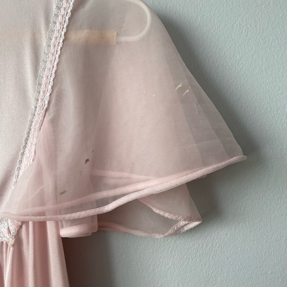 Vintage Silky Night Robe with Ruffled Sleeves and Lace Details Size Medium - Picture 12 of 13